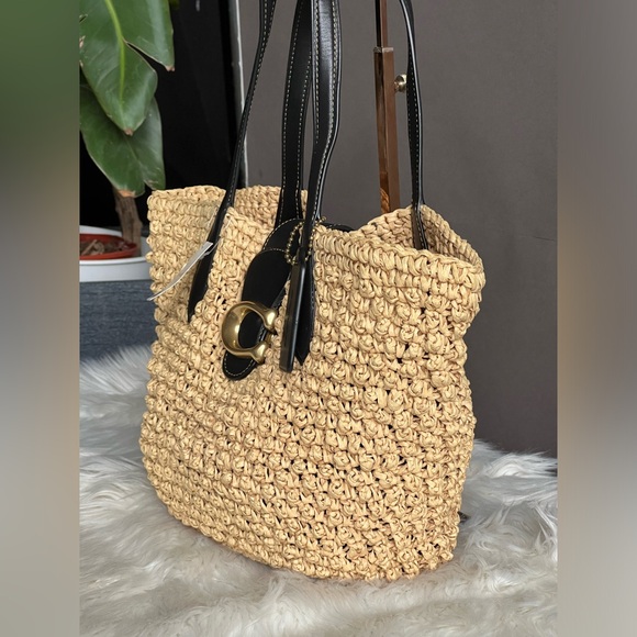 CA034 - Coach Small Tote - Picture 5 of 12